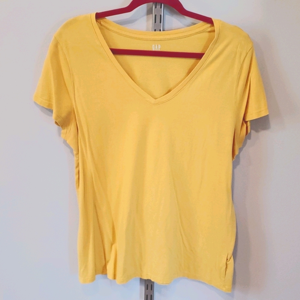 *Gap* tshirt